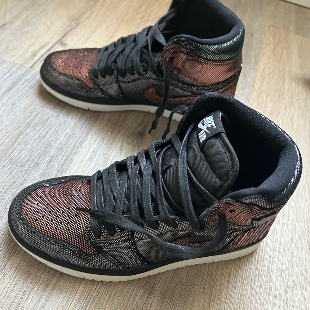 Nike Women's Black and Bronze Sneakers